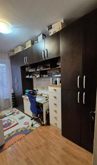Apartament cu 3 camere semidecomandat în Mărăști
