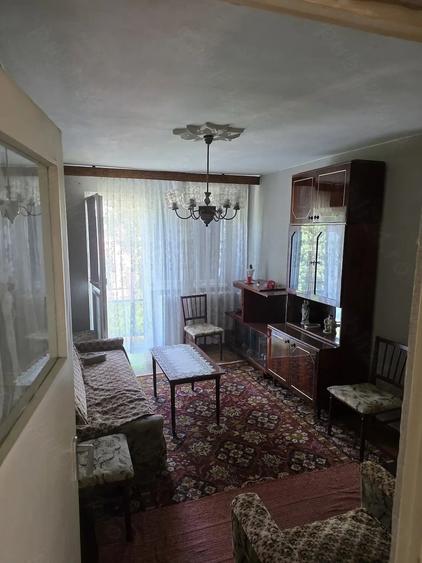 Apartament cu 3 camere semidecomandat în Micro 38