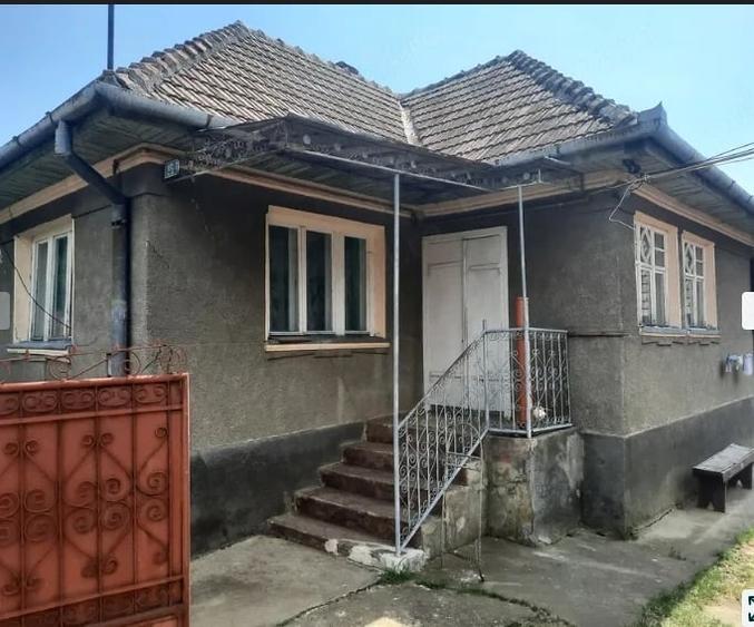 Casă cu 2 camere cu Teren 1300 Mp în Rediu