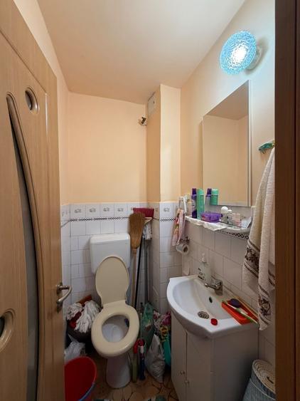 Apartament cu 3 camere semidecomandat în Giarmata