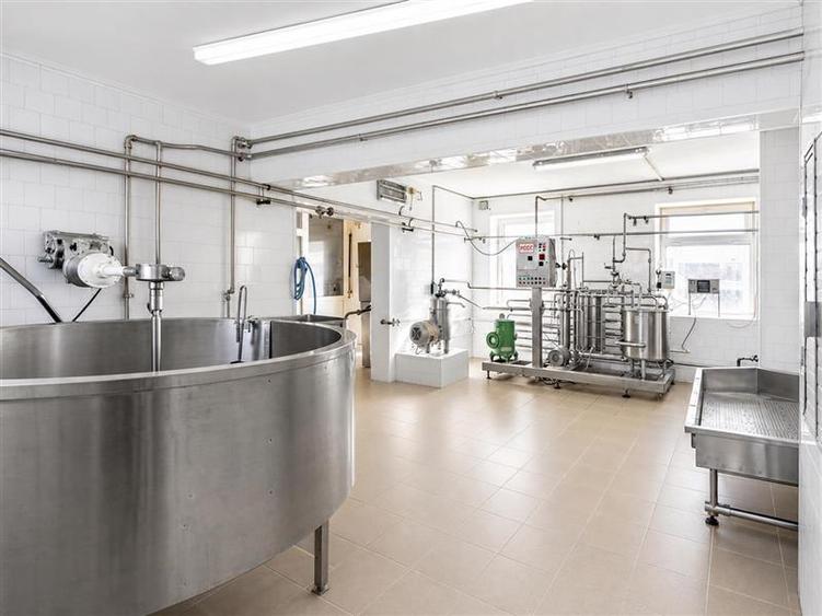 Spațiu comercial, de 483 mp, în Ilieni
