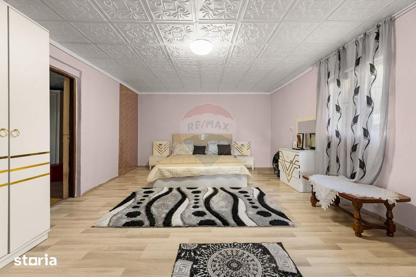 Casă cu 4 camere cu Teren 2056 Mp în Iratoșu