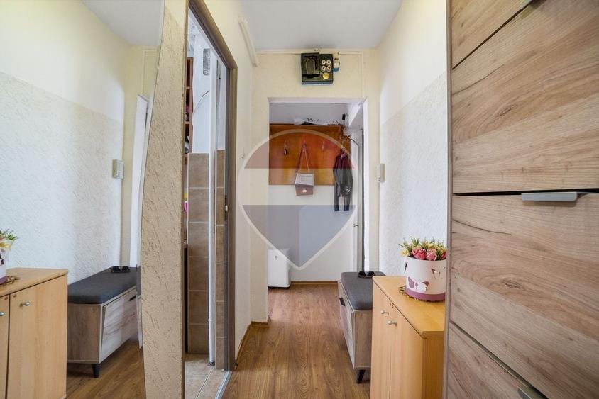 Apartament cu 3 camere semidecomandat, mobilat în Astra