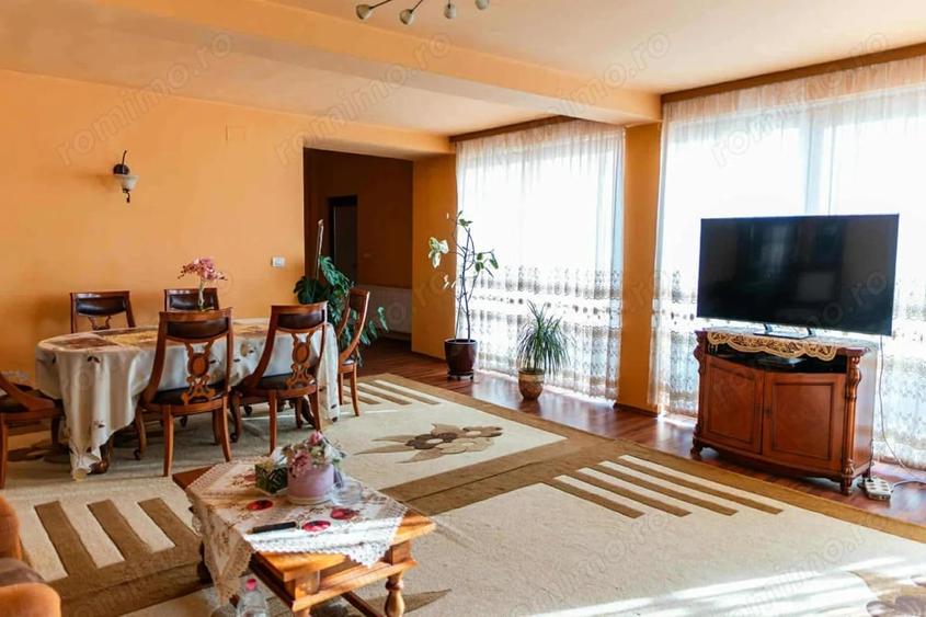 Casă cu 6 camere cu Teren 300 Mp în Grădiște