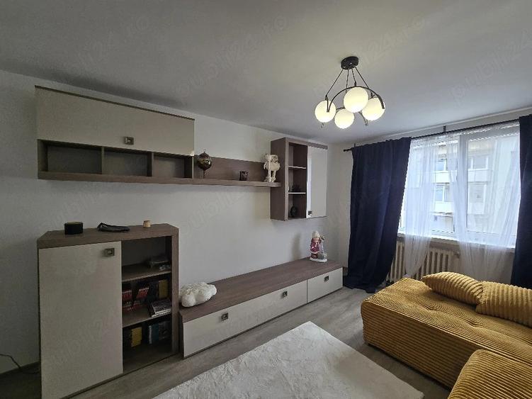 Apartament cu 4 camere decomandat în Central