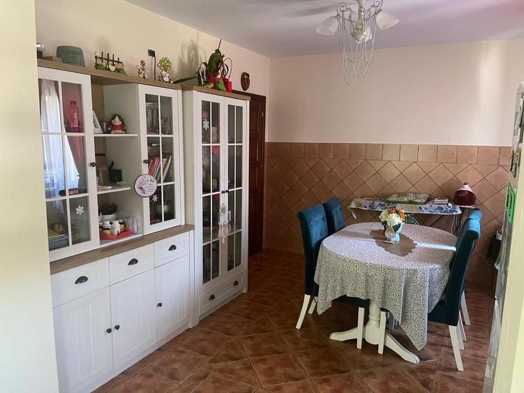 Casă cu 4 camere în Cotu Vameș