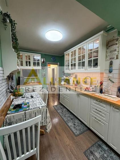 Apartament cu 3 camere decomandat în 1 Decembrie 1918
