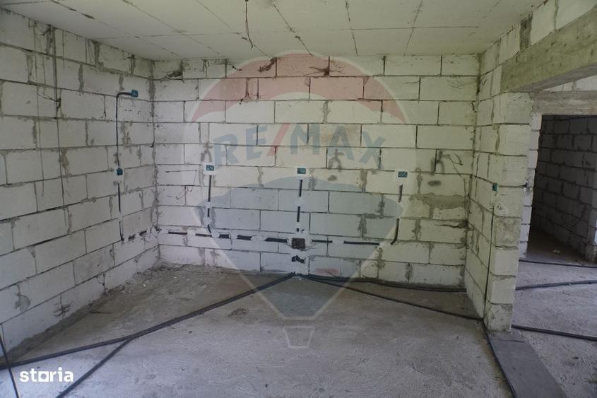 Casă cu 4 camere cu Teren 1640 Mp în Moisei