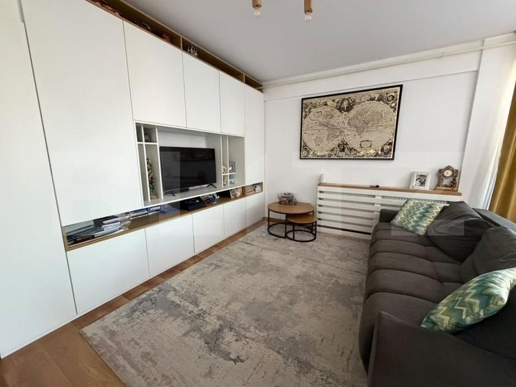 Apartament cu 3 camere decomandat, mobilat în Florești