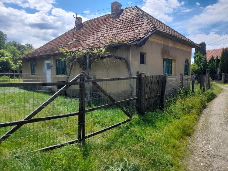 Casă cu 4 camere în Stâlpeni