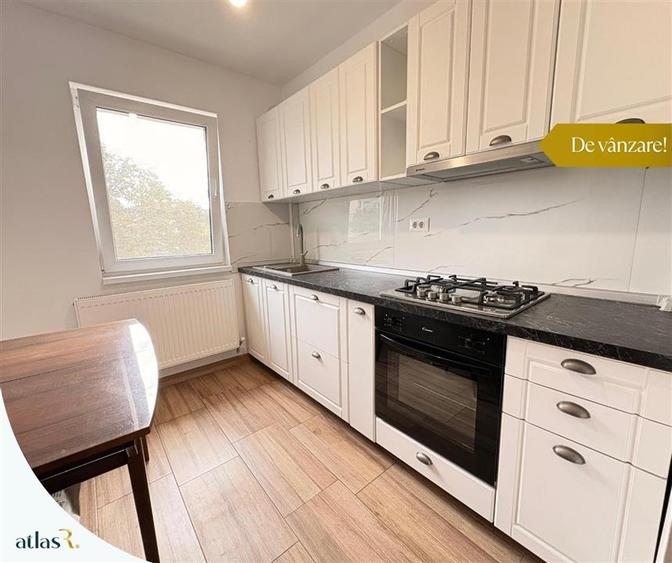 Apartament cu 3 camere semidecomandat, mobilat în Tătărași