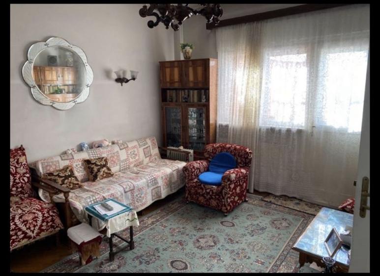 Apartament cu 3 camere semidecomandat în Gara de Nord