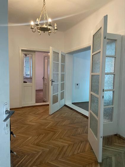 Casă cu Teren 1726 Mp în Central