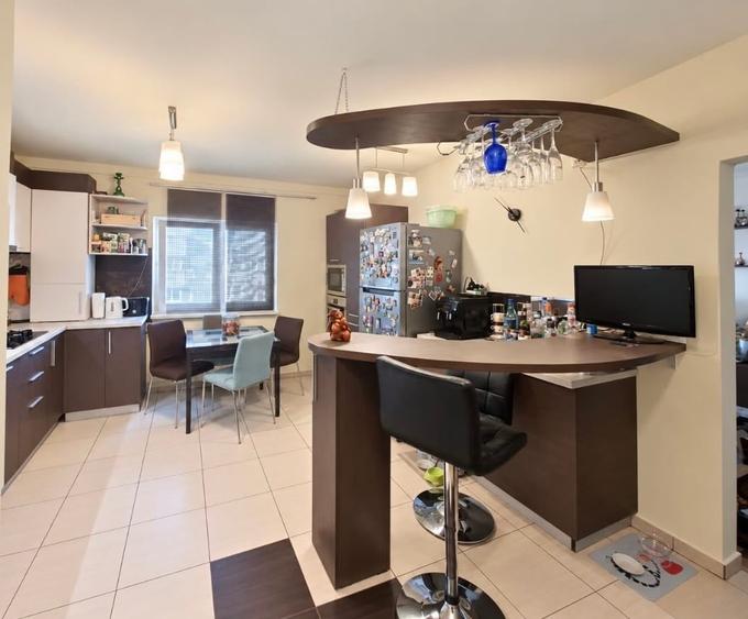 Apartament cu 4 camere în Vitan Mall