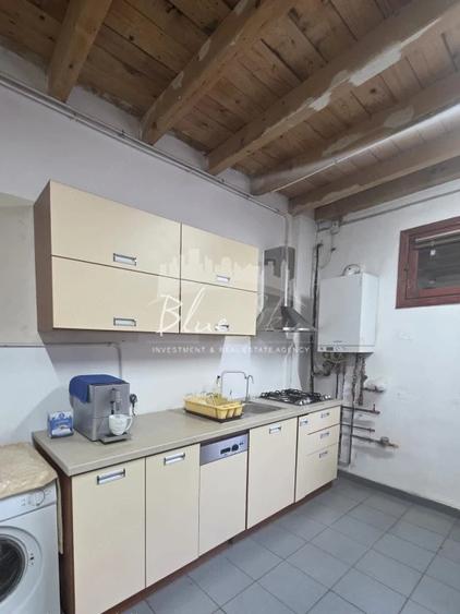 Spațiu comercial, de 685 mp, în Far