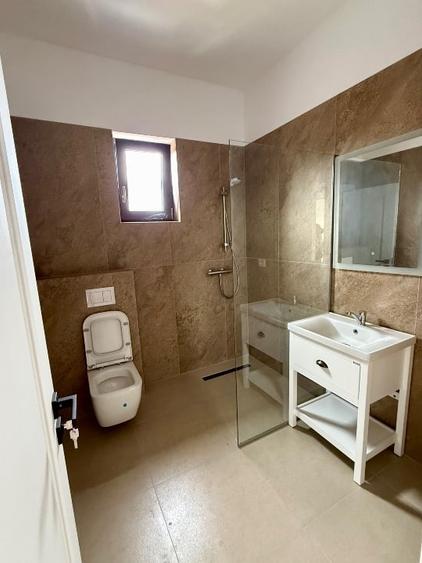 Casă cu 4 camere cu Teren 200 Mp în Drumul Taberei