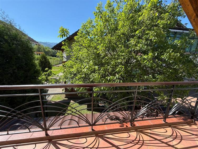 Casă cu 4 camere cu Piscina în Bran