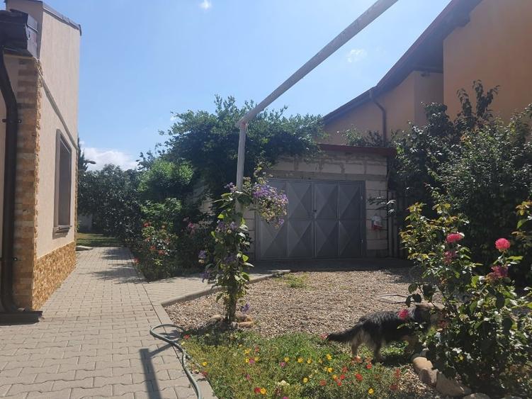 Casă individuală cu 3 camere cu Canalizare în Girocului
