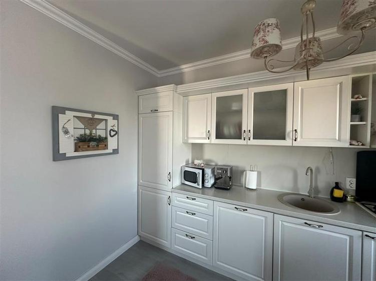 Apartament cu 3 camere decomandat, mobilat în Tătărași