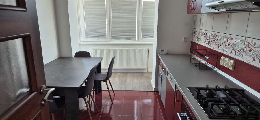 Apartament cu 4 camere decomandat, mobilat în Odobescu