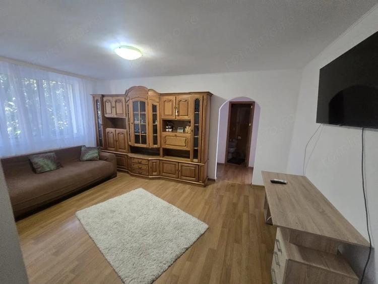 Apartament cu 3 camere semidecomandat în Negru Vodă