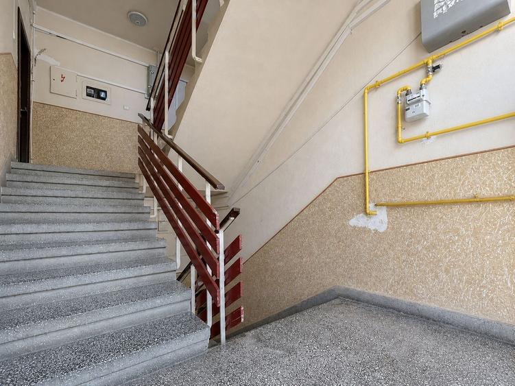 Apartament cu 3 camere decomandat, mobilat în Complex Studențesc