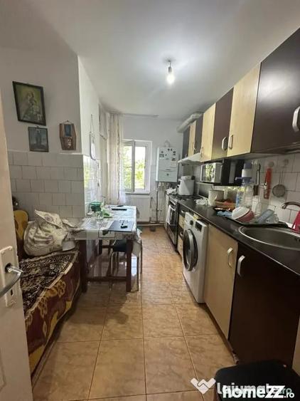 Apartament cu 3 camere decomandat în Calarași 4