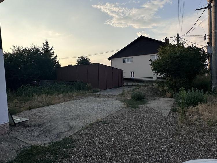 Spațiu comercial, de 1,000 mp, în Munteni
