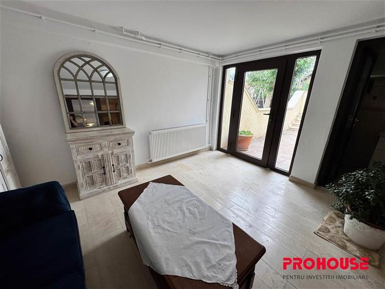 Casă cu 4 camere cu Teren 1336 Mp în Șerbănești