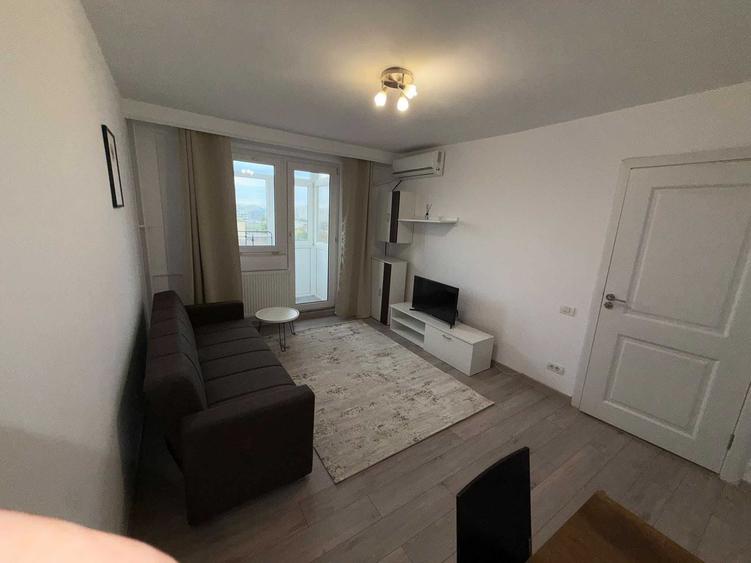 Apartament cu 2 camere decomandat în Victoriei