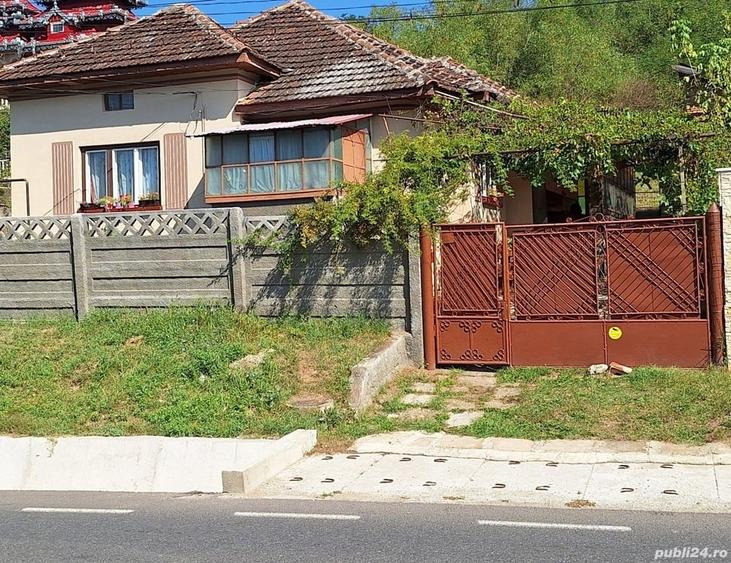 Casă cu 3 camere cu Teren 900 Mp în Hunedoara