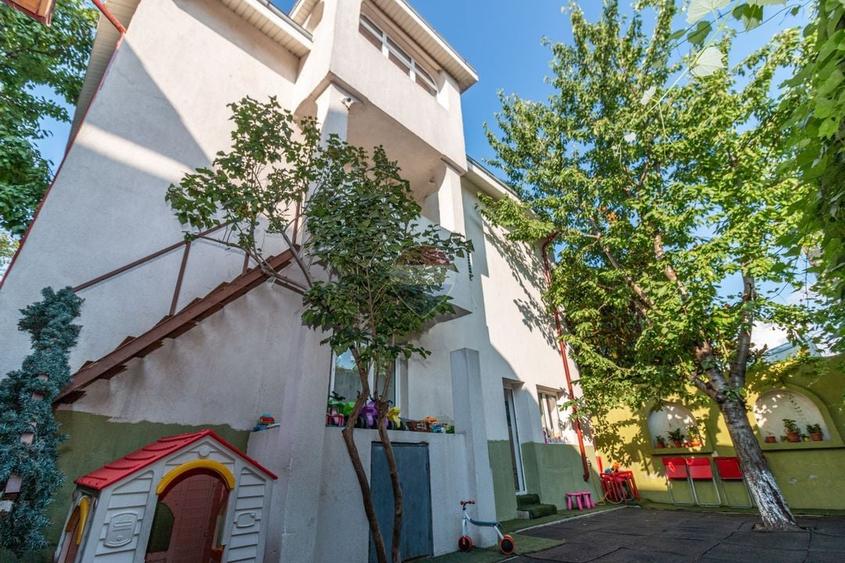 Casă individuală cu 7 camere cu Teren 250 Mp în Drumul Taberei