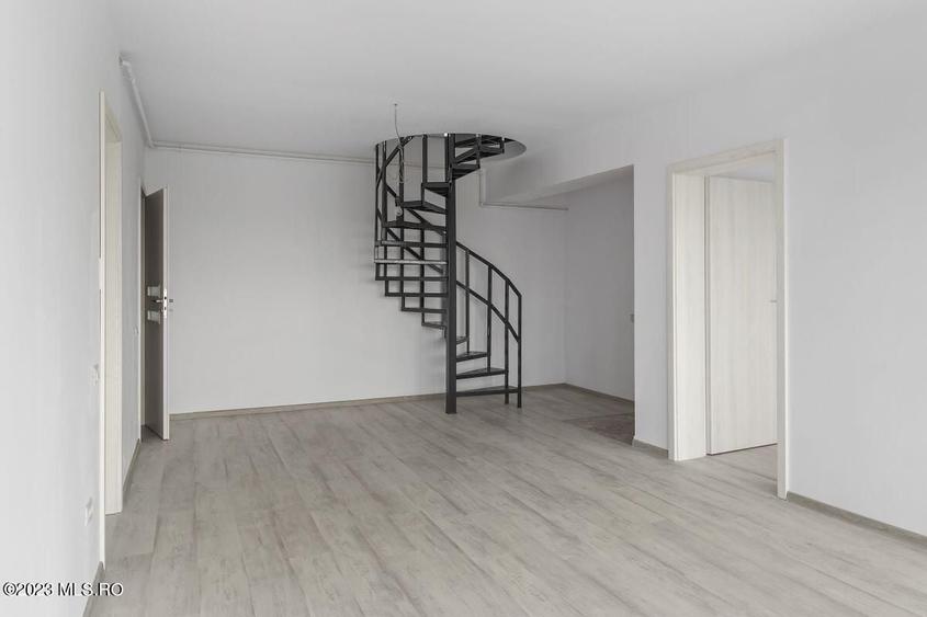 Apartament cu 4 camere semidecomandat în Fundeni