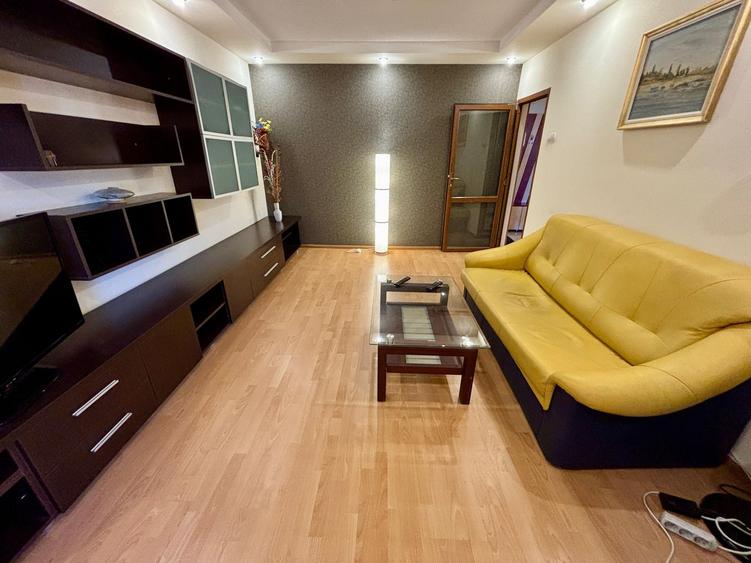 Apartament cu 2 camere decomandat în Enachiță Văcărescu