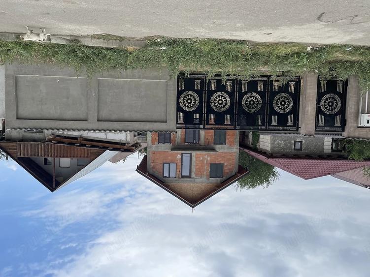 Casă cu 3 camere cu Teren 300 Mp în Central