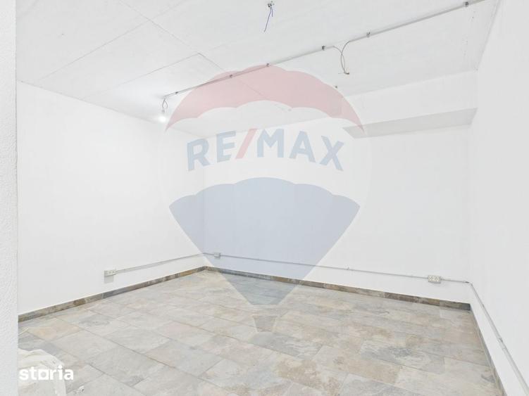 Casă cu 8 camere cu Teren 300 Mp în Gara de Nord
