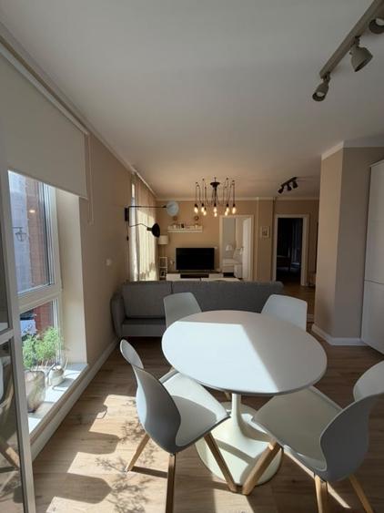 Apartament cu 3 camere semidecomandat, mobilat în Orașul Vechi