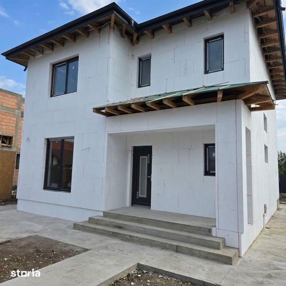 Casă cu 5 camere cu Teren 448 Mp în Central