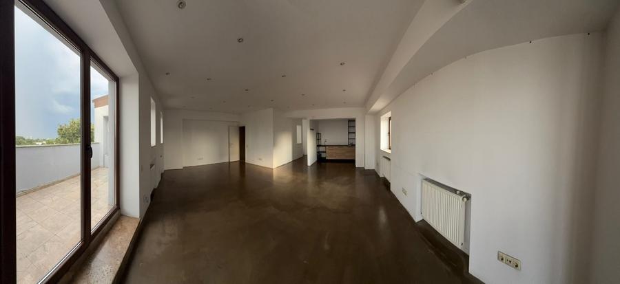 Apartament cu 4 camere decomandat în Floreasca
