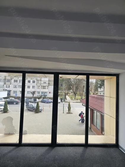 Spațiu comercial, de 400 mp, în Central