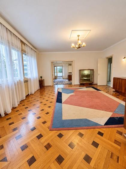 Apartament cu 3 camere decomandat în Cotroceni