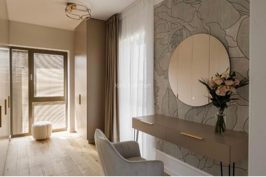 Duplex cu 5 camere cu Teren 300 Mp în Sisești