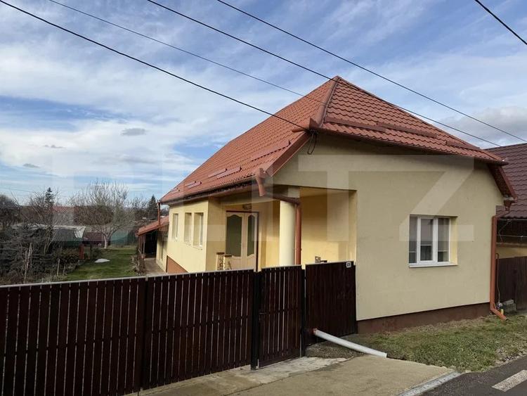Casă individuală cu 4 camere cu Canalizare în Petelea