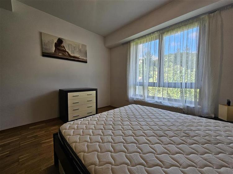 Apartament cu 2 camere semidecomandat, mobilat în Schei
