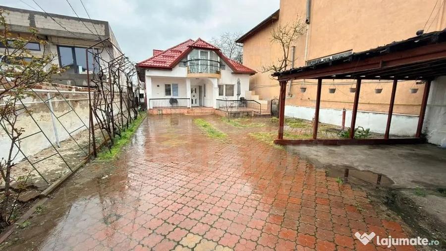 Casă cu 4 camere cu Teren 600 Mp în Central