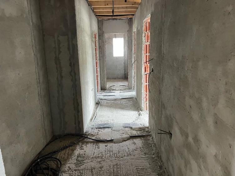 Casă cu Teren 960 Mp în Peciu Nou