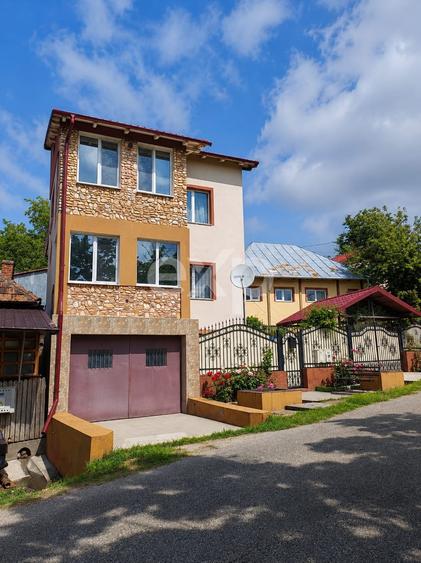 Casă individuală cu 9 camere cu Canalizare în Ștefănești
