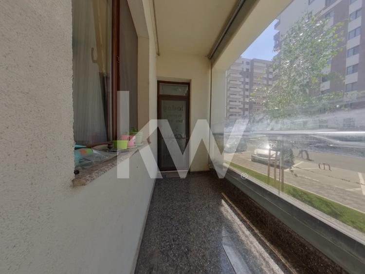 Apartament cu 3 camere decomandat, mobilat în Tractorul