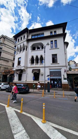 Apartament cu 5 camere semidecomandat în P-ța Romană