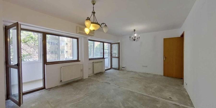 Apartament cu 4 camere semidecomandat în Lacul Tei